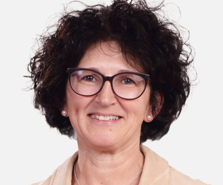 Gisela-Grauer_Portait_450px.jpg?ts=1759390841
